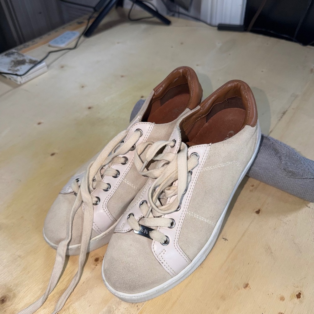 Coach Paddy Womens 8B Cream Suede Leather Low Top Sneakers Shoes A01387